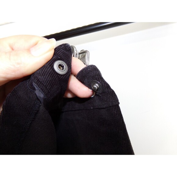 American Eagle Women's Black Corduroy Mini Wrap Skirt Size 4 snap button - Picture 3 of 8